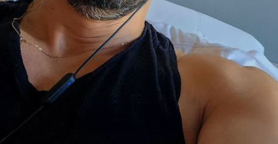 Έ&lambda;&lambda;&eta;&nu;&alpha;&sigmaf; &eta;&theta;&omicron;&pi;&omicron;&iota;ό&sigmaf; &delta;ί&nu;&epsilon;&iota; &mu;ά&chi;&eta; &mu;&epsilon; &tau;&omicron;&nu; &kappa;&alpha;&rho;&kappa;ί&nu;&omicron; - &laquo;&Pi;ά&mu;&epsilon; &gamma;&iota;&alpha; &nu;έ&alpha; &theta;&epsilon;&rho;&alpha;&pi;&epsilon;ί&alpha;&raquo; - &Eta; &phi;&omega;&tau;&omicron;&gamma;&rho;&alpha;&phi;ί&alpha; &pi;&omicron;&upsilon; &alpha;&nu;έ&beta;&alpha;&sigma;&epsilon; &alpha;&pi;ό &tau;&omicron; &nu;&omicron;&sigma;&omicron;&kappa;&omicron;&mu;&epsilon;ί&omicron;