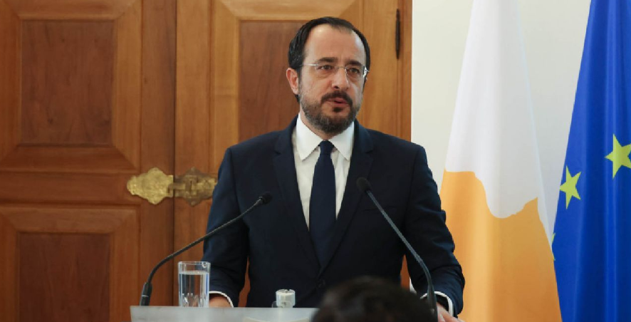 &Pi;&tau;&Delta;: &Delta;ί&nu;&epsilon;&iota; &sigma;&upsilon;&gamma;&chi;&alpha;&rho;&eta;&tau;ή&rho;&iota;&alpha; &pi;&rho;&omicron;&sigmaf; &Alpha;&sigma;&tau;&upsilon;&nu;&omicron;&mu;ί&alpha; &Kappa;ύ&pi;&rho;&omicron;&upsilon; &kappa;&alpha;&iota; &Upsilon;&Kappa;&Alpha;&Nu; - &laquo;&Eta; &pi;&rho;&omicron;&sigma;&pi;ά&theta;&epsilon;&iota;&alpha; &sigma;&upsilon;&nu;&epsilon;&chi;ί&zeta;&epsilon;&tau;&alpha;&iota; &mu;&epsilon; &sigma;&chi;έ&delta;&iota;&omicron;, &sigma;&upsilon;&nu;έ&pi;&epsilon;&iota;&alpha; &kappa;&alpha;&iota; &alpha;&pi;&omicron;&phi;&alpha;&sigma;&iota;&sigma;&tau;&iota;&kappa;ό&tau;&eta;&tau;&alpha;&raquo;