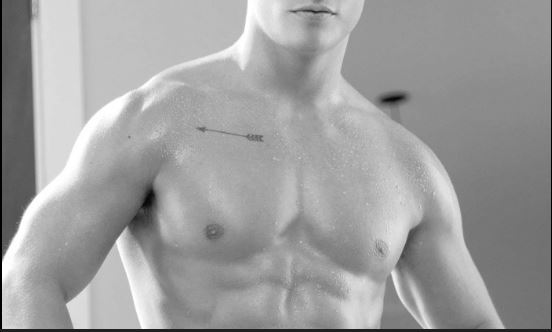 &Nu;&epsilon;&kappa;&rho;ό&sigmaf; &epsilon;&nu;&tau;&omicron;&pi;ί&sigma;&tau;&eta;&kappa;&epsilon; &sigma;&tau;&omicron; &sigma;&pi;ί&tau;&iota; &tau;&omicron;&upsilon; &gamma;&nu;&omega;&sigma;&tau;ό&sigmaf; &gamma;&kappa;έ&iota; &pi;&omicron;&rho;&nu;&omicron;&sigma;&tau;ά&rho; - &laquo;Έ&phi;&upsilon;&gamma;&epsilon;&raquo; &sigma;&epsilon; &eta;&lambda;&iota;&kappa;ί&alpha; &mu;ό&lambda;&iota;&sigmaf; 28 &epsilon;&tau;ώ&nu;