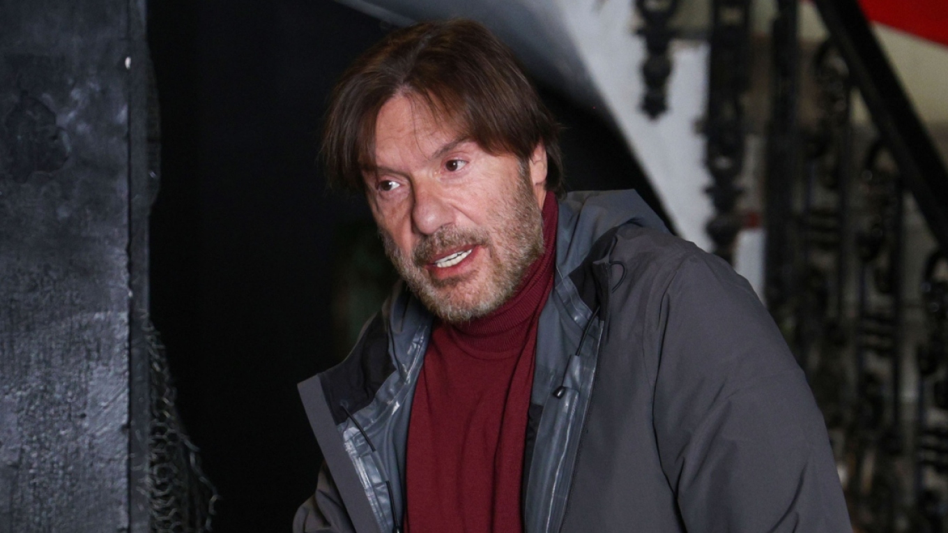 &Sigma;&omicron;&kappa; &alpha;&pi;ό &Sigma;&tau;&rho;ά&tau;&omicron; &Tau;&zeta;ώ&rho;&tau;&zeta;&omicron;&gamma;&lambda;&omicron;&upsilon;: Έ&chi;&epsilon;&iota; &tau;ύ&chi;&epsilon;&iota; &nu;&alpha; έ&rho;&theta;&omicron;&upsilon;&nu; &sigma;&tau;&omicron; &theta;έ&alpha;&tau;&rho;&omicron; &gamma;&iota;&alpha; &nu;&alpha; &delta;&omicron;&upsilon;&nu; &tau;&alpha; &omicron;&pi;ί&sigma;&theta;&iota;ά &mu;&omicron;&upsilon; &kappa;&alpha;&iota; ό&chi;&iota; &tau;&eta;&nu; &epsilon;&rho;&mu;&eta;&nu;&epsilon;ί&alpha; &mu;&omicron;&upsilon;