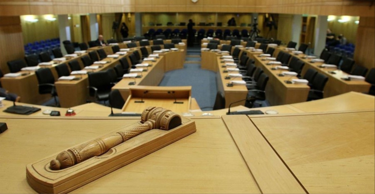 Θεσμοθετείται η διαβούλευση στον τομέα των διοικητικών υπηρεσιών – Ομόφωνα υπερψηφίστηκε η πρόταση νόμου