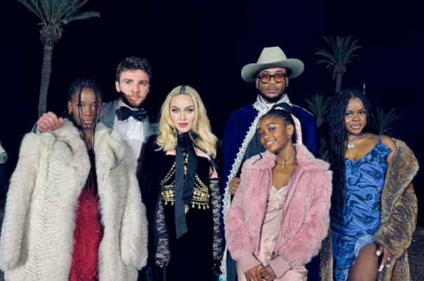 Η Μαντόνα δημοσίευσε νέες φωτογραφίες από το ταξίδι της στο Μαρόκο