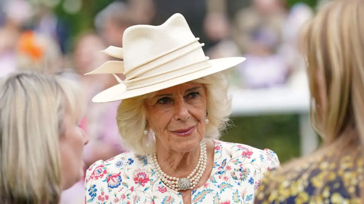 Βασίλισσα Καμίλα: Το μυστικό πίσω από τα καλοσχηματισμένα φρύδια της κόστους 1.400 λιρών