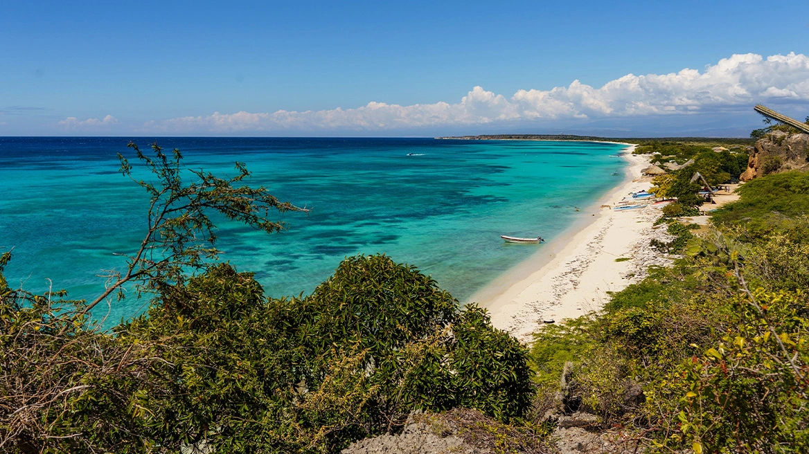 Πώς ένα μικρό νησί της Καραϊβικής βγάζει… εκατομμύρια ευρώ χωρίς να κάνει το παραμικρό