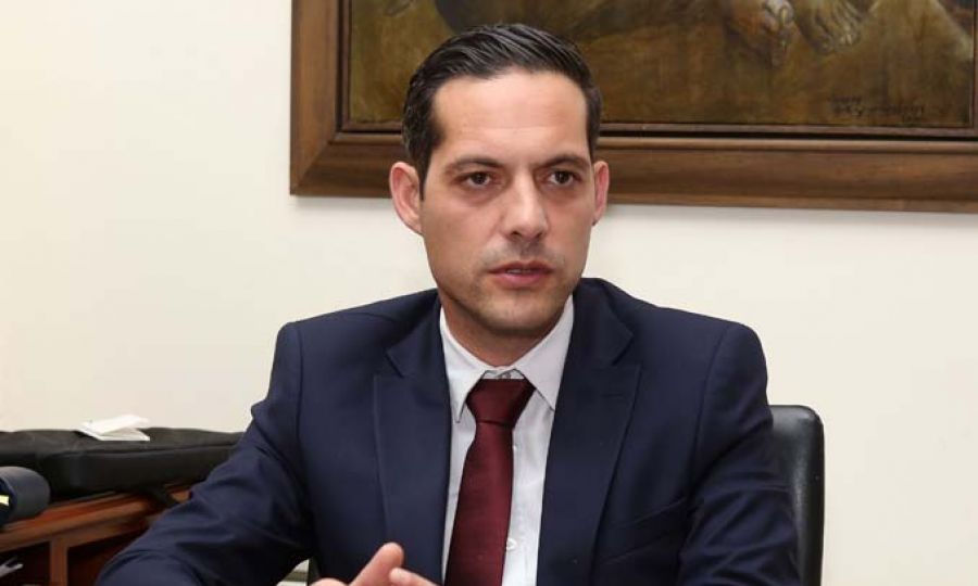 &Lambda;&epsilon;&tau;&upsilon;&mu;&pi;&iota;ώ&tau;&eta;&sigmaf;: &laquo;&Eta; &Kappa;ύ&pi;&rho;&omicron;&sigmaf; &delta;&epsilon;&nu; &pi;&alpha;&rho;&alpha;&kappa;&omicron;&lambda;&omicron;&upsilon;&theta;&epsilon;ί &tau;&iota;&sigmaf; &epsilon;&upsilon;&rho;&omega;&pi;&alpha;ϊ&kappa;έ&sigmaf; &epsilon;&xi;&epsilon;&lambda;ί&xi;&epsilon;&iota;&sigmaf; &alpha;&lambda;&lambda;ά &tau;&iota;&sigmaf; &sigma;&upsilon;&nu;&delta;&iota;&alpha;&mu;&omicron;&rho;&phi;ώ&nu;&epsilon;&iota;&raquo;