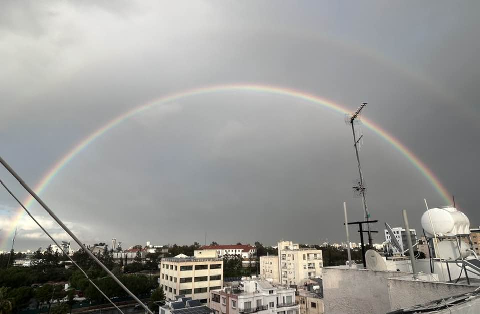 Μαγική στιγμή στη Λευκωσία: Διπλό ουράνιο τόξο εμφανίστηκε στην Αγλαντζιά