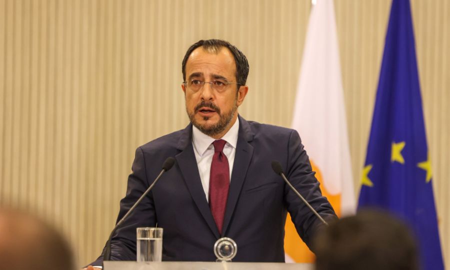 Αν νομίζει ότι με τέτοιες επιστολές εκβιάζεται η Κυβέρνηση, προφανώς δεν ξέρει με ποιους έχει να κάνει