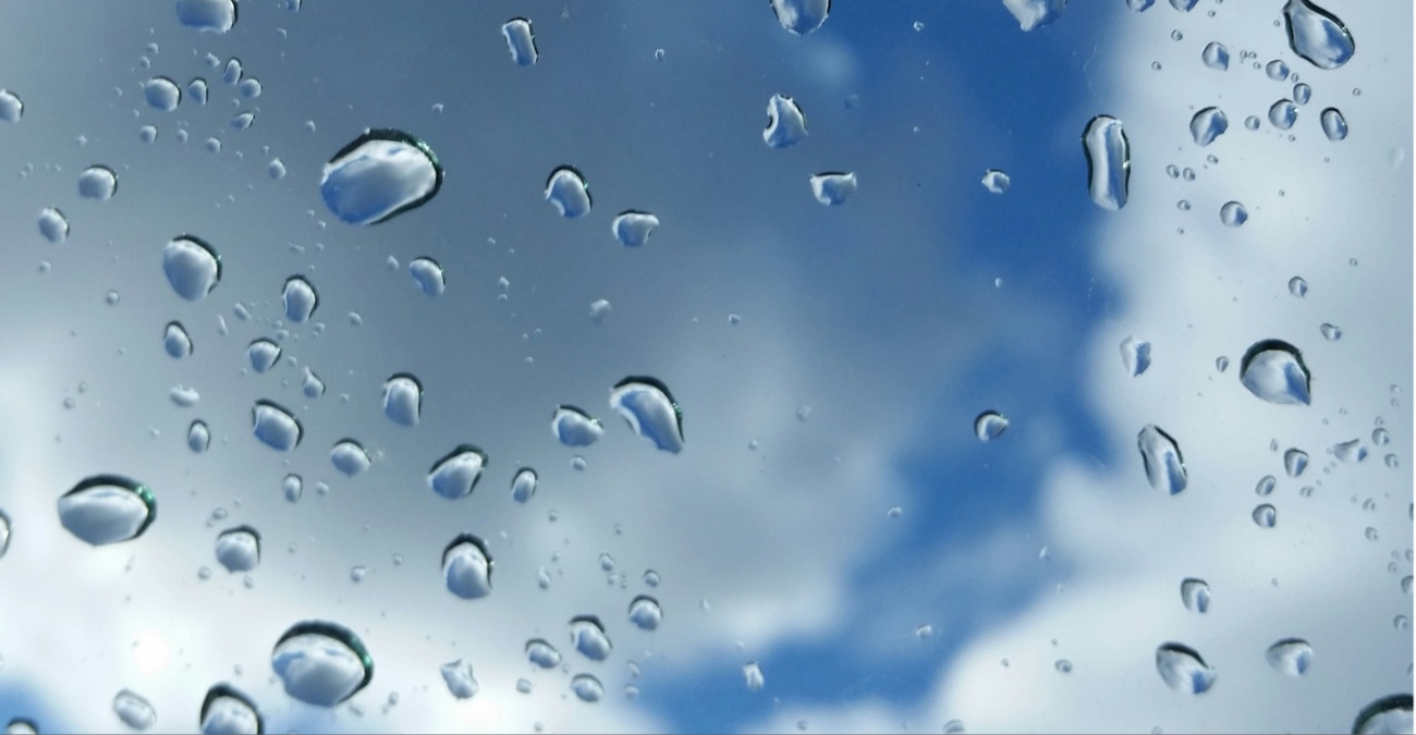 Πάρτε ομπρέλα: Ποια στιγμή της ημέρας αναμένονται βροχές; – Πέφτει από το 30αρι η θερμοκρασία – Δείτε αναλυτικά