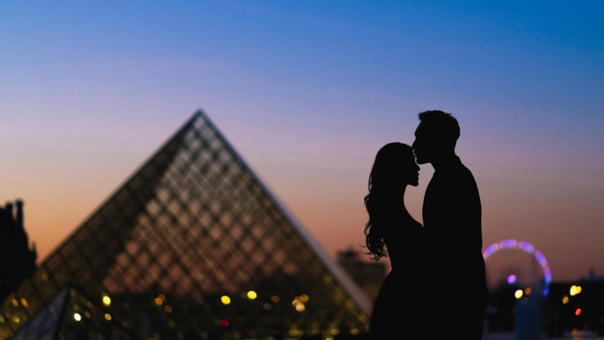 Φιλί στο μέτωπο: Η νέα θεωρία του TikTok αποκαλύπτει γιατί δεν είναι και τόσο αθώο