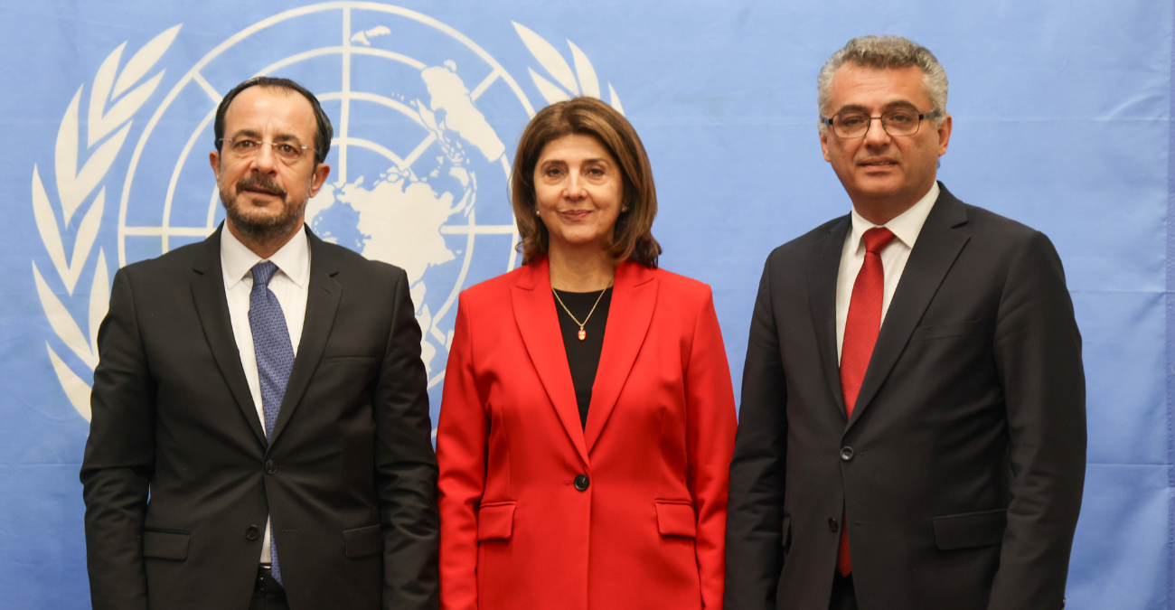 Οι ενδυματολογικοί συμβολισμοί που (δεν) πέρασαν απαρατήρητοι στη συνάντηση Χριστοδουλίδη – Holguín – Erhürman