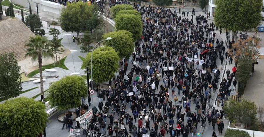Αναβλήθηκε για 10 Ιουλίου η ψηφοφορία στην Ολομέλεια για νομοσχέδιο για διαδηλώσεις