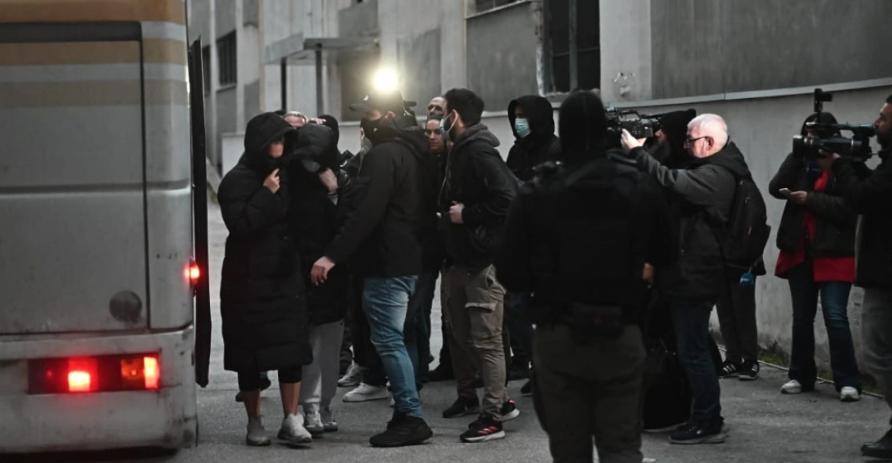 Έφτασαν με δρακόντεια μέτρα ασφαλείας