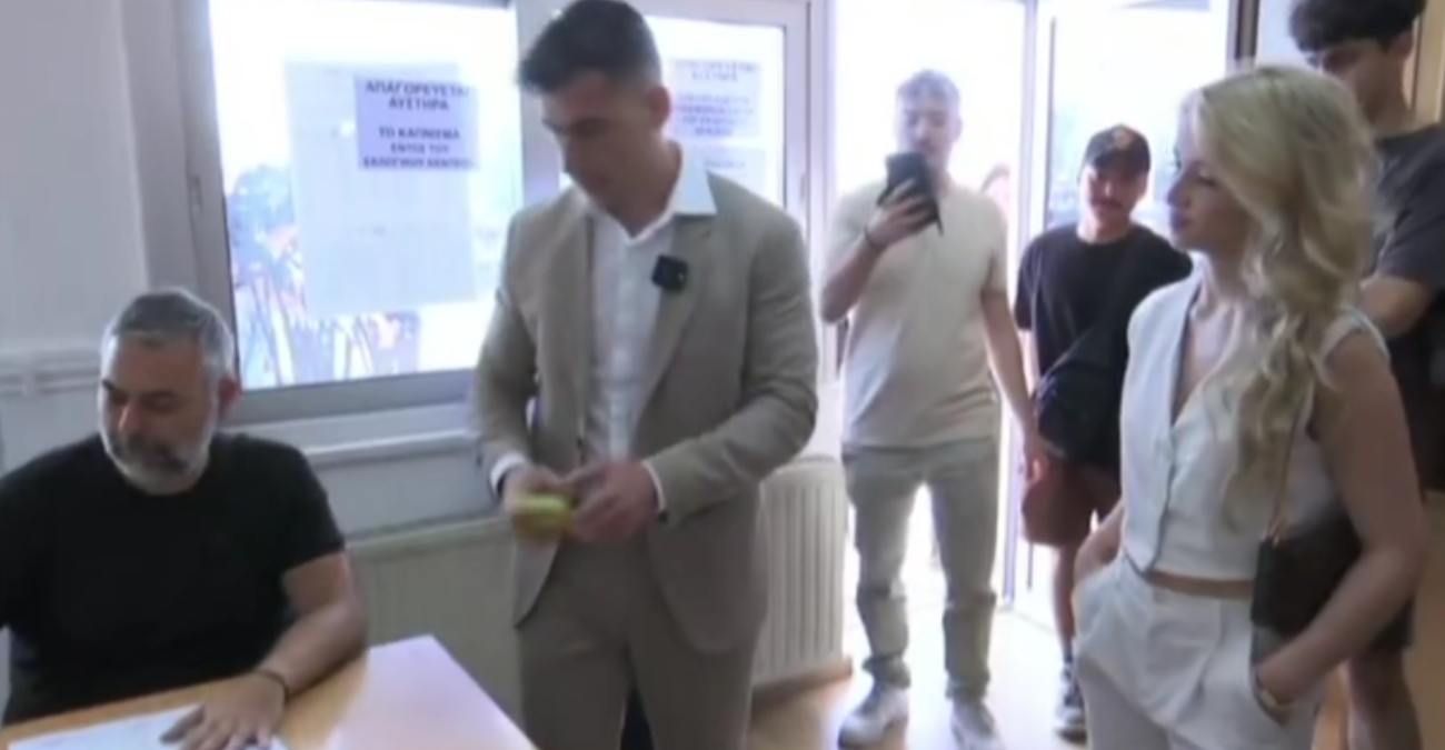 Στυλιάνα Αβερκίου: Έκλεψε τις εντυπώσεις στην κάλπη-  Η all white εμφάνιση δίπλα στον Φειδία