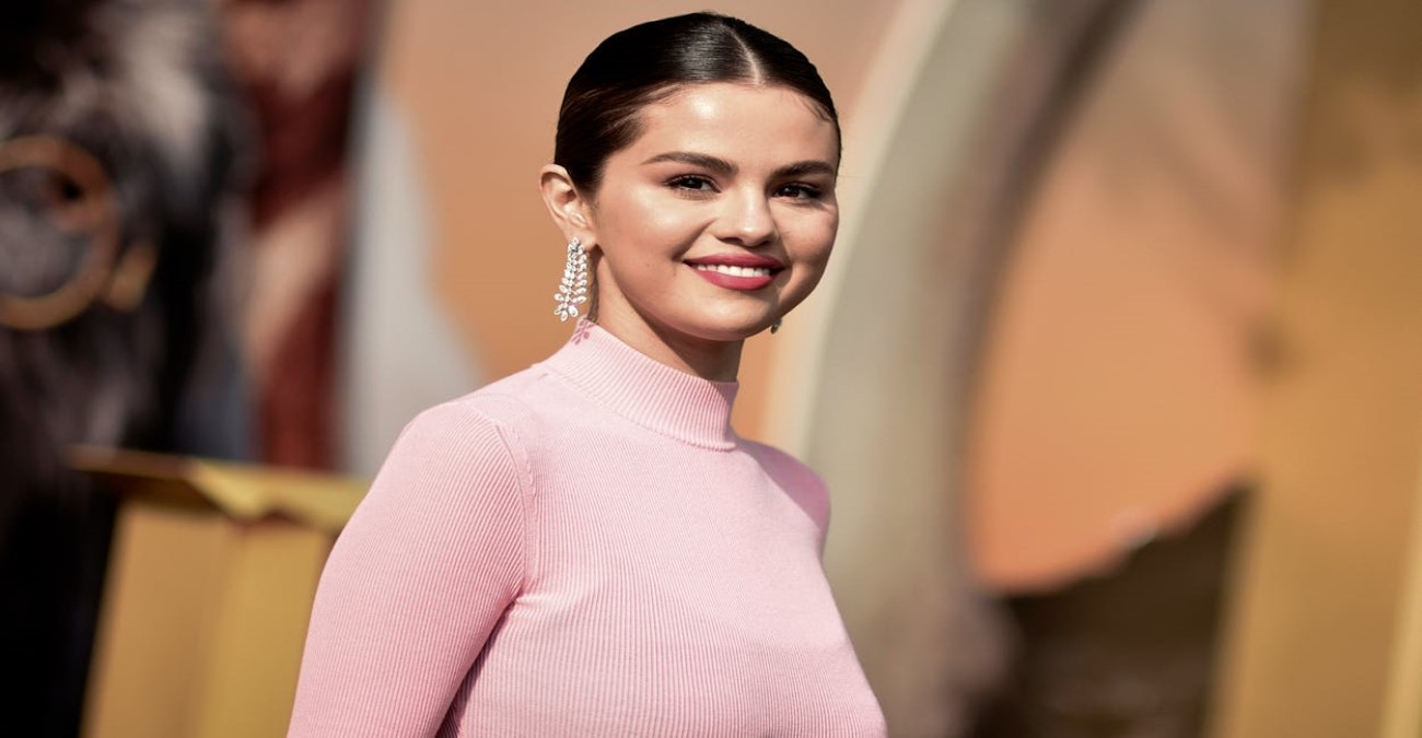 Selena Gomez: &Epsilon;ί&nu;&alpha;&iota; έ&gamma;&kappa;&upsilon;&omicron;&sigmaf;; &Pi;&omicron;&iota;&epsilon;&sigmaf; &kappa;&iota;&nu;ή&sigma;&epsilon;&iota;&sigmaf; &pi;&upsilon;&rho;&omicron;&delta;ό&tau;&eta;&sigma;&alpha;&nu; &tau;&alpha; &sigma;&epsilon;&nu;ά&rho;&iota;&alpha;;