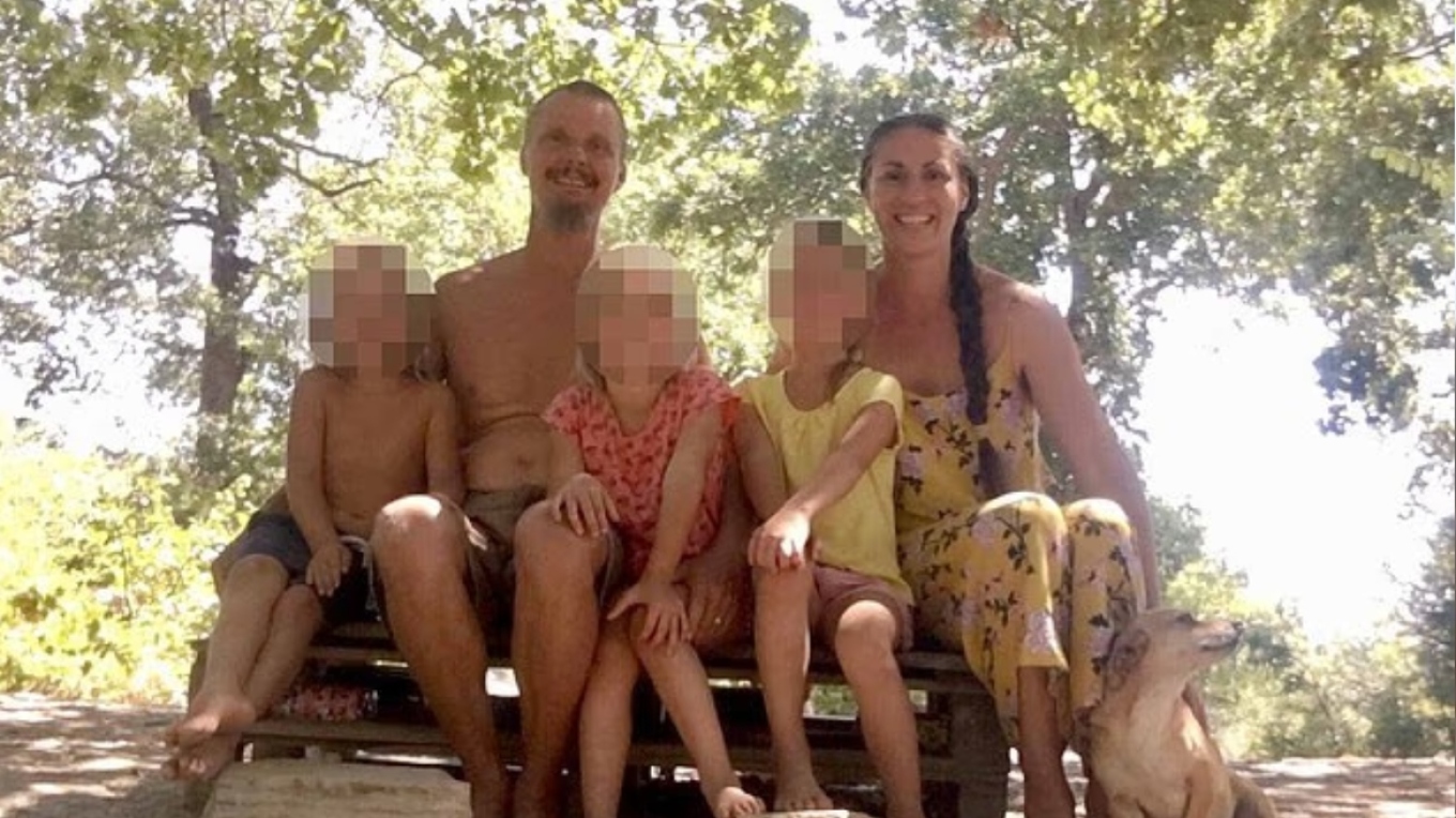 Οικογένεια που ζούσε εκτός πολιτισμού έχασε την επιμέλεια των τριών παιδιών της από τις αρχές