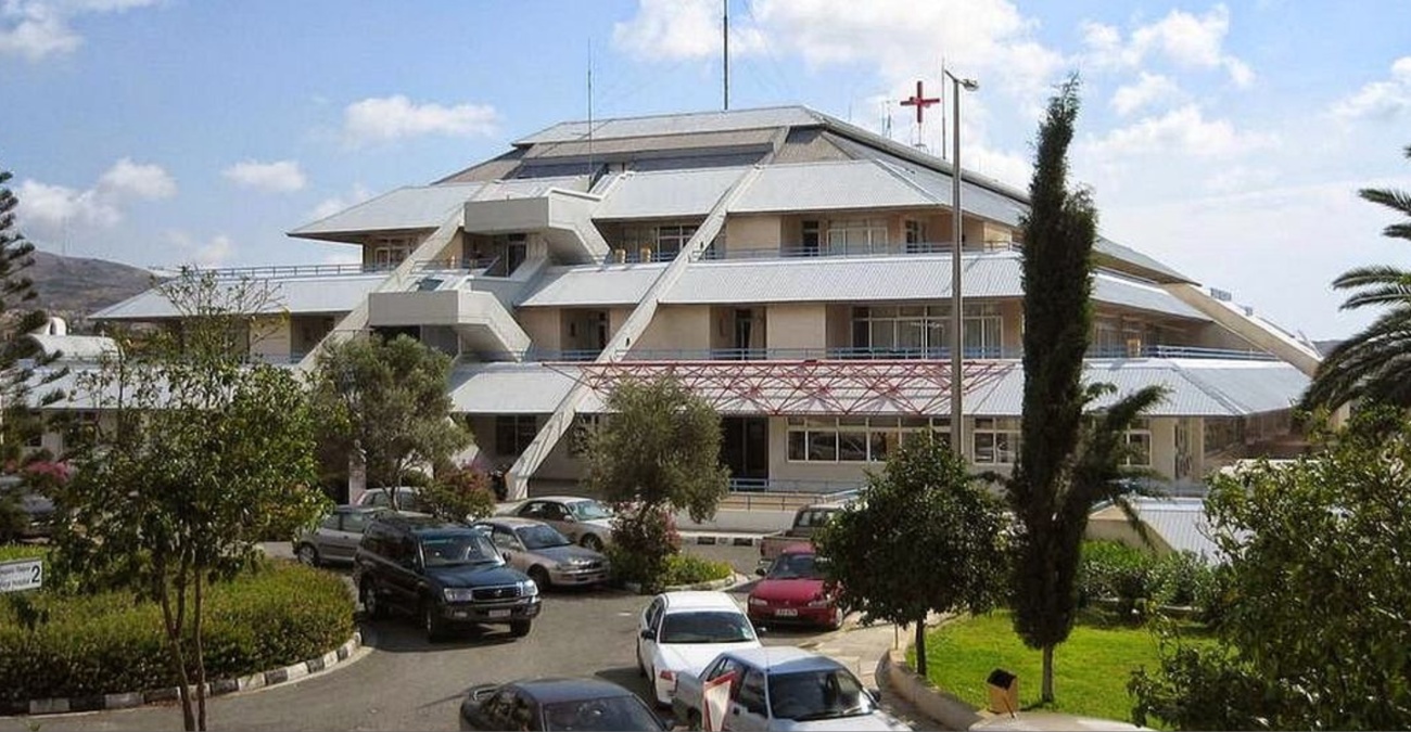 &Sigma;&tau;&omicron; &nu;&omicron;&sigma;&omicron;&kappa;&omicron;&mu;&epsilon;ί&omicron; &eta; 40&chi;&rho;&omicron;&nu;&eta; &pi;&omicron;&upsilon; &pi;&alpha;&rho;&alpha;&sigma;ύ&rho;&theta;&eta;&kappa;&epsilon; &alpha;&pi;ό ό&chi;&eta;&mu;&alpha; &sigma;&tau;&eta;&nu; &Pi;ά&phi;&omicron; &ndash; &Kappa;&rho;ί&theta;&eta;&kappa;&epsilon; &alpha;&nu;&alpha;&gamma;&kappa;&alpha;ί&alpha; &eta; &nu;&omicron;&sigma;&eta;&lambda;&epsilon;ί&alpha; &tau;&eta;&sigmaf;
