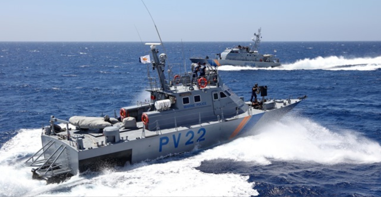 Ακούστηκαν προειδοποιητικοί πυροβολισμοί, εντόπισαν 15 παράνομους μετανάστες, ψάχνουν και άλλους Ακούστηκαν προειδοποιητικοί πυροβολισμοί, εντόπισαν 15 παράνομους μετανάστες, ψάχνουν και άλλους