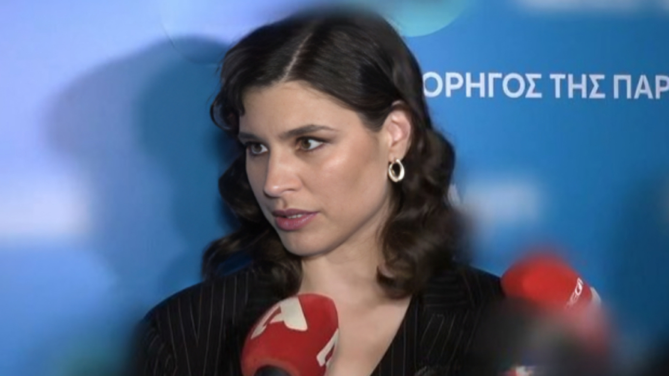 &Delta;&alpha;&nu;ά&eta; &Pi;&alpha;&pi;&pi;ά: &Mu;&epsilon; &tau;&eta;&nu; &upsilon;&gamma;&epsilon;ί&alpha; &mu;&omicron;&upsilon; &delta;&epsilon;&nu; &theta;έ&lambda;&omega; &nu;&alpha; &pi;&alpha;ί&zeta;&epsilon;&iota; &kappa;&alpha;&nu;έ&nu;&alpha;&sigmaf;, &mu;&epsilon; έ&pi;&alpha;&iota;&rho;&nu;&alpha;&nu; &tau;&eta;&lambda;έ&phi;&omega;&nu;&omicron; &nu;&alpha; &rho;&omega;&tau;ή&sigma;&omicron;&upsilon;&nu; &alpha;&nu; &zeta;&omega; ή &pi;ό&sigma;&omicron; &kappa;&alpha;&iota;&rho;ό έ&chi;&omega; &alpha;&kappa;ό&mu;&alpha;