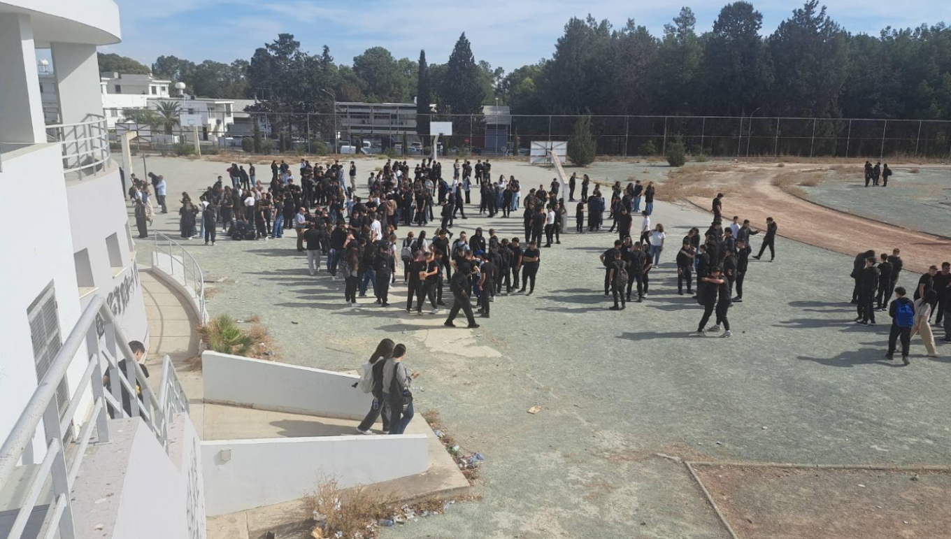 Βίντεο-σοκ από τη στιγμή του σεισμού στην Πάφο – Μαθητές και εργαζόμενοι βγήκαν στους δρόμους
