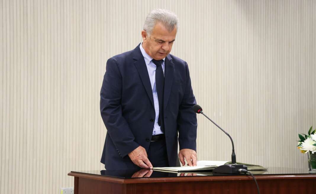 &Upsilon;&pi;&omicron;&upsilon;&rho;&gamma;&epsilon;ί&omicron; &Delta;&iota;&kappa;&alpha;&iota;&omicron;&sigma;ύ&nu;&eta;&sigmaf;: &Alpha;&pi;ά&nu;&tau;&eta;&sigma;&eta; &laquo;&kappa;&alpha;&rho;&phi;ί&raquo; &sigma;&tau;&omicron; &Alpha;&Kappa;&Epsilon;&Lambda; &gamma;&iota;&alpha; &Mu;&alpha;&lambda;&tau;έ&zeta;&omicron;: &laquo;&Kappa;&alpha;&nu;&epsilon;ί&sigmaf; &delta;&epsilon;&nu; &beta;&rho;ί&sigma;&kappa;&epsilon;&tau;&alpha;&iota; &upsilon;&pi;&epsilon;&rho;ά&nu;&omega; &tau;&omega;&nu; &nu;ό&mu;&omega;&nu;&raquo;