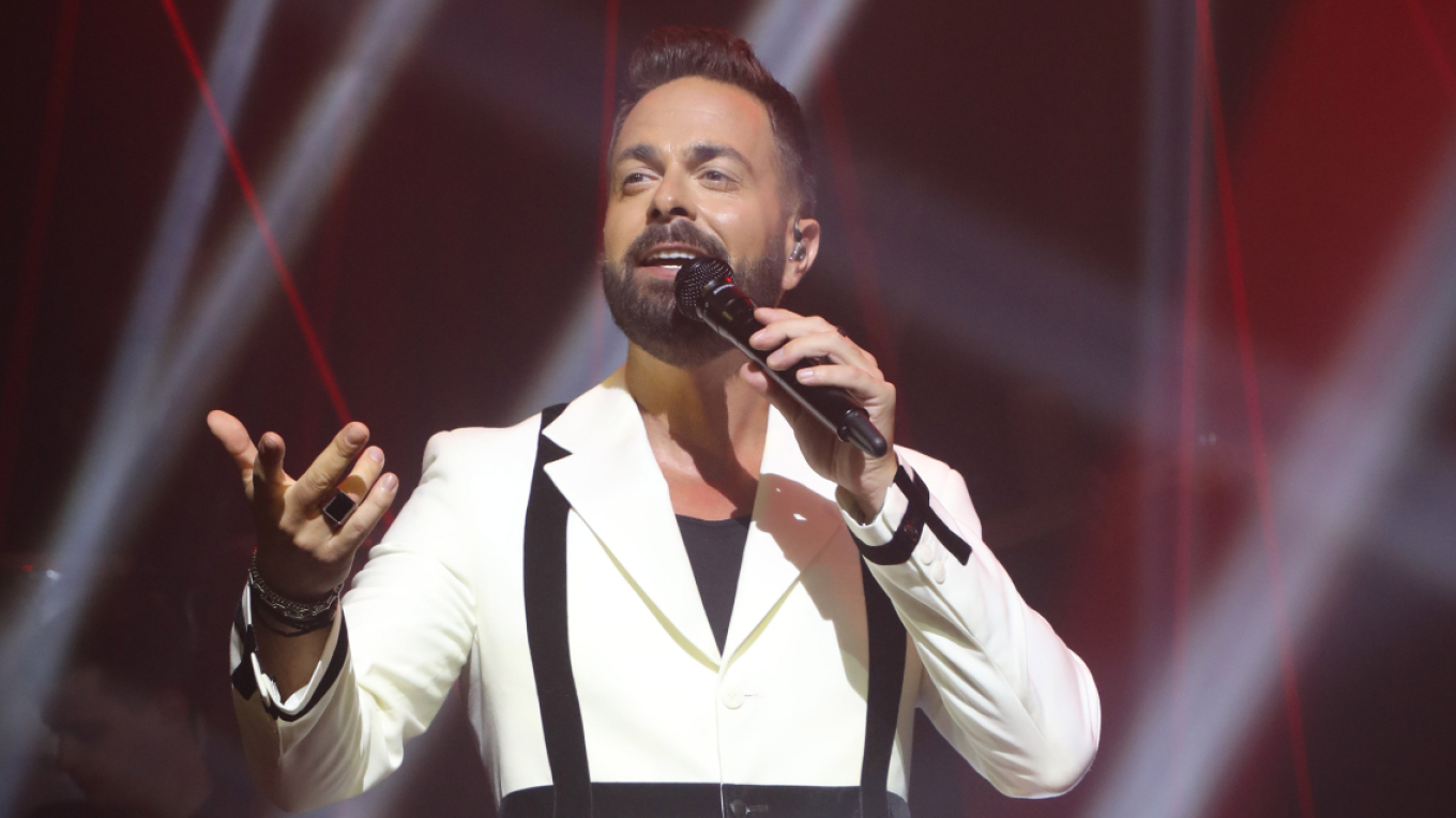 VIDEO: H &epsilon;&xi;&omicron;&mu;&omicron;&lambda;ό&gamma;&eta;&sigma;&eta; &tau;&omicron;&upsilon; &Eta;&lambda;ί&alpha; &Beta;&rho;&epsilon;&tau;&tau;&omicron;ύ &gamma;&iota;&alpha; &tau;&omicron;&nu; &xi;&upsilon;&lambda;&omicron;&delta;&alpha;&rho;&mu;ό &tau;&omicron;&upsilon; &sigma;&tau;&eta;&nu; &Kappa;ύ&pi;&rho;&omicron; - &laquo;&Pi;&rho;&omicron;&sigma;&pi;ά&theta;&eta;&sigma;&alpha; &nu;&alpha; &mu;&eta;&nu; &beta;&gamma;&epsilon;&iota;...&raquo;