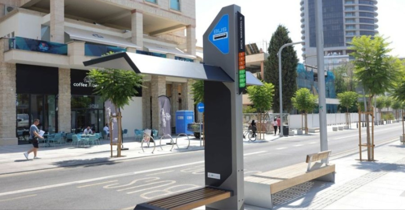 Προανήγγειλε νέα μοντέλα έξυπνων στάσεων λεωφορείων