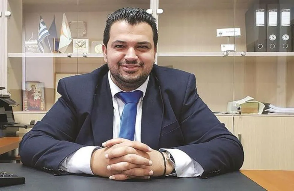 &Delta;ή&mu;&alpha;&rho;&chi;&omicron;&sigmaf; &Kappa;&omicron;&upsilon;&rho;ί&omicron;&upsilon;: &Mu;&epsilon;&mu;&omicron;&nu;&omega;&mu;έ&nu;&omicron; &pi;&epsilon;&rho;&iota;&sigma;&tau;&alpha;&tau;&iota;&kappa;ό &eta; &pi;&rho;ό&sigma;&kappa;&rho;&omicron;&upsilon;&sigma;&eta; drone - &Psi;ά&chi;&nu;&omicron;&upsilon;&nu; &tau;&rho;ό&pi;&omicron;&upsilon;&sigmaf; &gamma;&iota;&alpha; &epsilon;&gamma;&kappa;&alpha;&tau;ά&sigma;&tau;&alpha;&sigma;&eta; &sigma;&upsilon;&sigma;&tau;ή&mu;&alpha;&tau;&omicron;&sigmaf; έ&gamma;&kappa;&alpha;&iota;&rho;&eta;&sigmaf; &pi;&rho;&omicron;&epsilon;&iota;&delta;&omicron;&pi;&omicron;ί&eta;&sigma;&eta;&sigmaf;