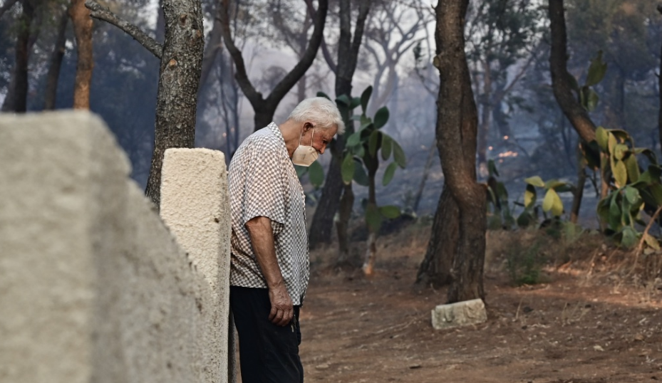 Σε ύφεση οι πυρκαγιές σε Κερατέα Αττικής και Χελιδόνι Ηλείας