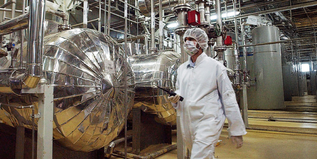 &Pi;&alpha;&rho;ά&theta;&upsilon;&rho;&omicron; &alpha;&pi;&omicron;&kappa;&lambda;&iota;&mu;ά&kappa;&omega;&sigma;&eta;&sigmaf; &sigma;&tau;&eta; &Mu;έ&sigma;&eta; &Alpha;&nu;&alpha;&tau;&omicron;&lambda;ή: &Tau;&eta;&nu; &Pi;&alpha;&rho;&alpha;&sigma;&kappa;&epsilon;&upsilon;ή &sigma;&tau;&eta;&nu; &Kappa;&omega;&nu;&sigma;&tau;&alpha;&nu;&tau;&iota;&nu;&omicron;ύ&pi;&omicron;&lambda;&eta; &eta; &sigma;&upsilon;&nu;ά&nu;&tau;&eta;&sigma;&eta; &Eta;&Pi;&Alpha;-&Iota;&rho;ά&nu; &gamma;&iota;&alpha; &tau;&alpha; &pi;&upsilon;&rho;&eta;&nu;&iota;&kappa;ά