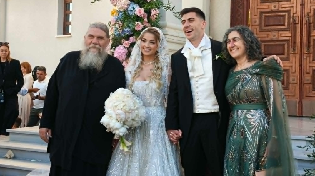 &Xi;έ&phi;&rho;&epsilon;&nu;&omicron; &gamma;&lambda;έ&nu;&tau;&iota; &gamma;&iota;&alpha; &tau;&omicron;&nu; &Phi;&epsilon;&iota;&delta;ί&alpha; &kappa;&alpha;&iota; &tau;&eta; &Sigma;&tau;&upsilon;&lambda;&iota;ά&nu;&alpha;: &Eta; &alpha;&pi;&omicron;&kappa;ά&lambda;&upsilon;&psi;&eta; &gamma;&iota;&alpha; &tau;&omicron; &pi;ώ&sigmaf; &gamma;&nu;&omega;&rho;ί&sigma;&tau;&eta;&kappa;&alpha;&nu; &kappa;&alpha;&iota; &eta; &sigma;&upsilon;&mu;&beta;&omicron;&upsilon;&lambda;ή &tau;&omicron;&upsilon; &pi;&alpha;&tau;έ&rho;&alpha; &tau;&omicron;&upsilon; - &Delta;&epsilon;ί&tau;&epsilon; &phi;&omega;&tau;&omicron;&gamma;&rho;&alpha;&phi;ί&epsilon;&sigmaf; &kappa;&alpha;&iota; &beta;ί&nu;&tau; class=