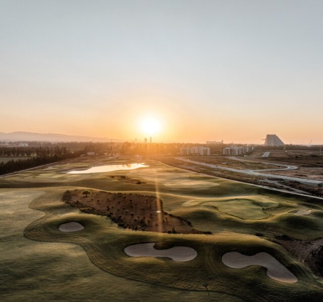 Αυτό είναι το νέο τεράστιο γήπεδο γκολφ της Κύπρου – Έχει και ακαδημία με εξειδικευμένο προπονητή