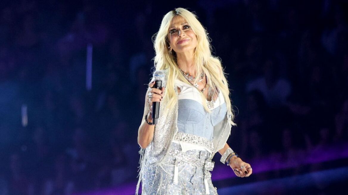 Video: &Eta; Ά&nu;&nu;&alpha; &Beta;ί&sigma;&sigma;&eta; &alpha;&nu;&alpha;&kappa;&omicron;ί&nu;&omega;&sigma;&epsilon; &tau;&omicron; &nu;έ&omicron; &tau;&eta;&sigmaf; &tau;&rho;&alpha;&gamma;&omicron;ύ&delta;&iota; &chi;&omicron;&rho;&epsilon;ύ&omicron;&nu;&tau;&alpha;&sigmaf; &sigma;&epsilon; &mu;ί&alpha; &kappa;&omicron;&upsilon;&zeta;ί&nu;&alpha;