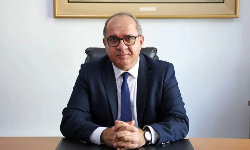 &Gamma;. &Alpha;&nu;&tau;&omega;&nu;ί&omicron;&upsilon;: &laquo;&Eta; &Kappa;&upsilon;&beta;έ&rho;&nu;&eta;&sigma;&eta; &mu;&epsilon; &kappa;&alpha;&nu;έ&nu;&alpha;&nu; &tau;&rho;ό&pi;&omicron; &delta;&epsilon;&nu; &epsilon;&mu;&pi;&lambda;έ&kappa;&epsilon;&tau;&alpha;&iota; &sigma;&tau;&iota;&sigmaf; &Beta;&omicron;&upsilon;&lambda;&epsilon;&upsilon;&tau;&iota;&kappa;έ&sigmaf;&raquo; - &Pi;&omicron;ύ &omicron;&phi;&epsilon;ί&lambda;&epsilon;&tau;&alpha;&iota; &eta; &alpha;&lambda;&lambda;&alpha;&gamma;ή &tau;&omicron;&upsilon; &pi;&omicron;&lambda;&iota;&tau;&iota;&kappa;&omicron;ύ &chi;ά&rho;&tau;&eta;