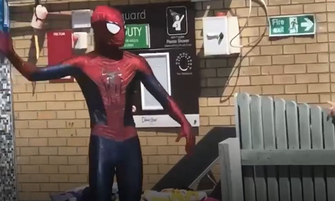 &Pi;&alpha;&rho;&alpha;&iota;&tau;ή&theta;&eta;&kappa;&epsilon; &alpha;&pi;ό &tau;&omicron; &sigma;&omicron;ύ&pi;&epsilon;&rho; &mu;ά&rho;&kappa;&epsilon;&tau; &gamma;&iota;&alpha; &nu;&alpha; &gamma;ί&nu;&epsilon;&iota;... Spider-Man - B&gamma;ά&zeta;&epsilon;&iota; &sigma;&epsilon; &mu;ί&alpha; ώ&rho;&alpha; &tau;&omicron; ί&delta;&iota;&omicron; &mu;&epsilon;&rho;&omicron;&kappa;ά&mu;&alpha;&tau;&omicron;