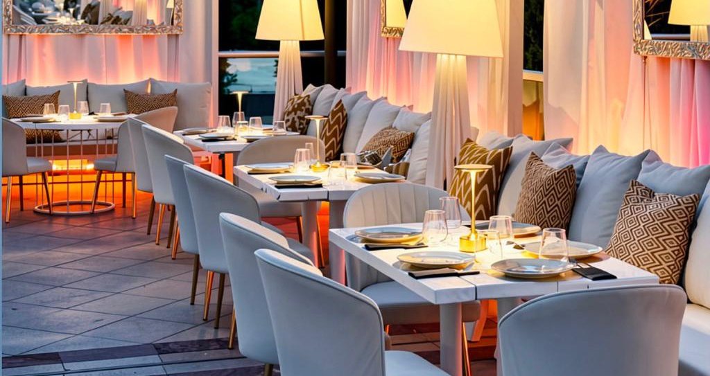 &Tau;&omicron; &alpha;&pi;ό&lambda;&upsilon;&tau;&omicron; &kappa;&alpha;&lambda;&omicron;&kappa;&alpha;&iota;&rho;&iota;&nu;ό restaurant lounge bar &tau;&eta;&sigmaf; &pi;&rho;&omega;&tau;&epsilon;ύ&omicron;&upsilon;&sigma;&alpha;&sigmaf; &alpha;&nu;&omicron;ί&gamma;&epsilon;&iota; &xi;&alpha;&nu;ά &ndash; &Pi;ό&tau;&epsilon; &kappa;ά&nu;&epsilon;&iota; comeback