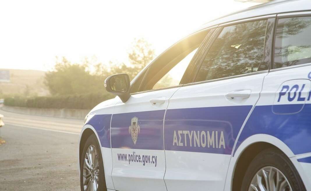 &Tau;&rho;&omicron;&chi;&alpha;ί&omicron; &sigma;&tau;&eta; &Lambda;&epsilon;&upsilon;&kappa;&omega;&sigma;ί&alpha;: Ό&chi;&eta;&mu;&alpha; &sigma;&upsilon;&gamma;&kappa;&rho;&omicron;ύ&sigma;&tau;&eta;&kappa;&epsilon; &mu;&epsilon; &lambda;&epsilon;&omega;&phi;&omicron;&rho;&epsilon;ί&omicron;