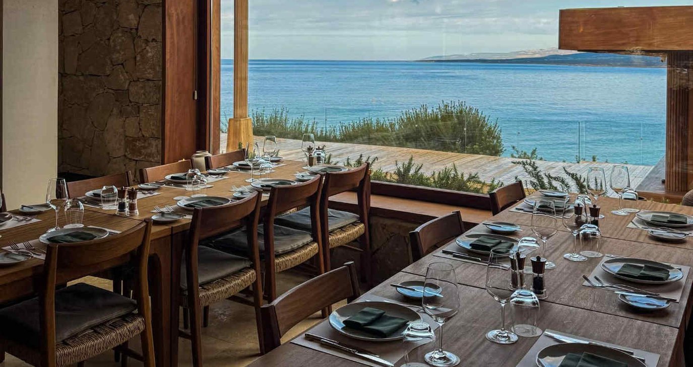 Έ&nu;&alpha; &epsilon;&nu;&tau;&upsilon;&pi;&omega;&sigma;&iota;&alpha;&kappa;ό &epsilon;&sigma;&tau;&iota;&alpha;&tau;ό&rho;&iota;&omicron; &mu;&epsilon; &alpha;&pi;ί&sigma;&tau;&epsilon;&upsilon;&tau;&eta; &theta;έ&alpha;, &alpha;&lambda;&lambda;ά&zeta;&epsilon;&iota; &tau;&omicron;&nu; &gamma;&alpha;&sigma;&tau;&rho;&omicron;&nu;&omicron;&mu;&iota;&kappa;ό &chi;ά&rho;&tau;&eta; &tau;&eta;&sigmaf; &Kappa;ύ&pi;&rho;&omicron;&upsilon; - &Delta;&epsilon;ί&tau;&epsilon; &phi;&omega;&tau;&omicron;&gamma;&rho;&alpha;&phi;ί&epsilon;&sigmaf;