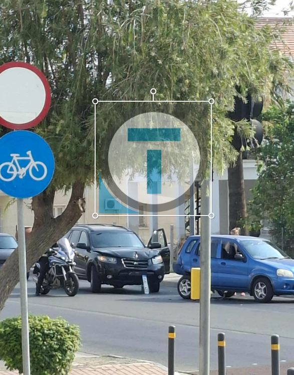 Συγκρούστηκαν δύο οχήματα – Έγινε «φυσαρμόνικα» το ένα – Δείτε φωτογραφίες από το σημείο