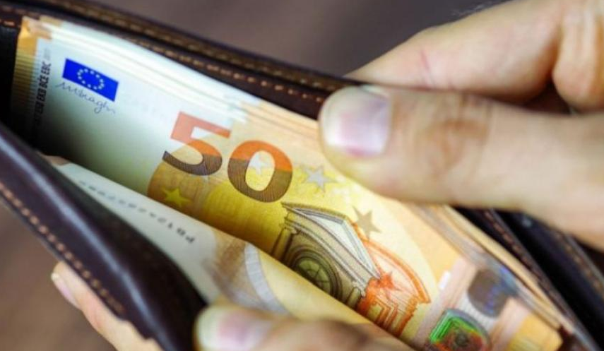 Απολαβές εργαζομένων: Πάνω από 2 χιλιάδες ευρώ ο μηνιαίος μισθός Απολαβές εργαζομένων: Πάνω από 2 χιλιάδες ευρώ ο μηνιαίος μισθός