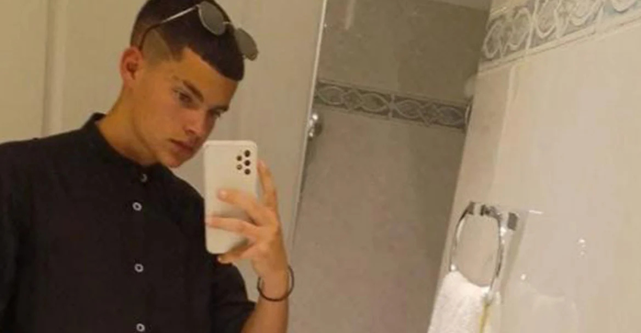 Ραγίζει καρδιές ο πατέρας του Ραφαήλ: Η μαντινάδα για τον 19χρονο που σκοτώθηκε τη δεύτερη μέρα του στo στρατό