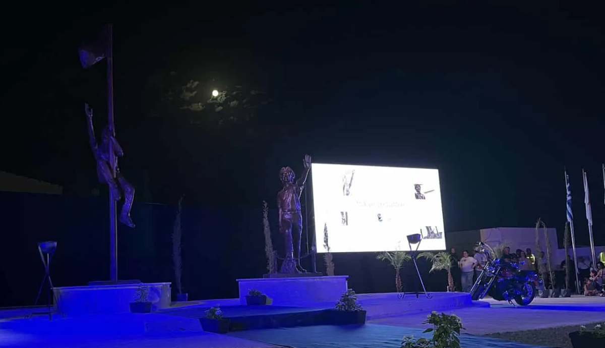 Τελέστηκαν τα αποκαλυπτήρια ανδριάντων Τ. Ισαάκ και Σ. Σολωμού στο Παραλίμνι Τελέστηκαν τα αποκαλυπτήρια ανδριάντων Τ. Ισαάκ και Σ. Σολωμού στο Παραλίμνι