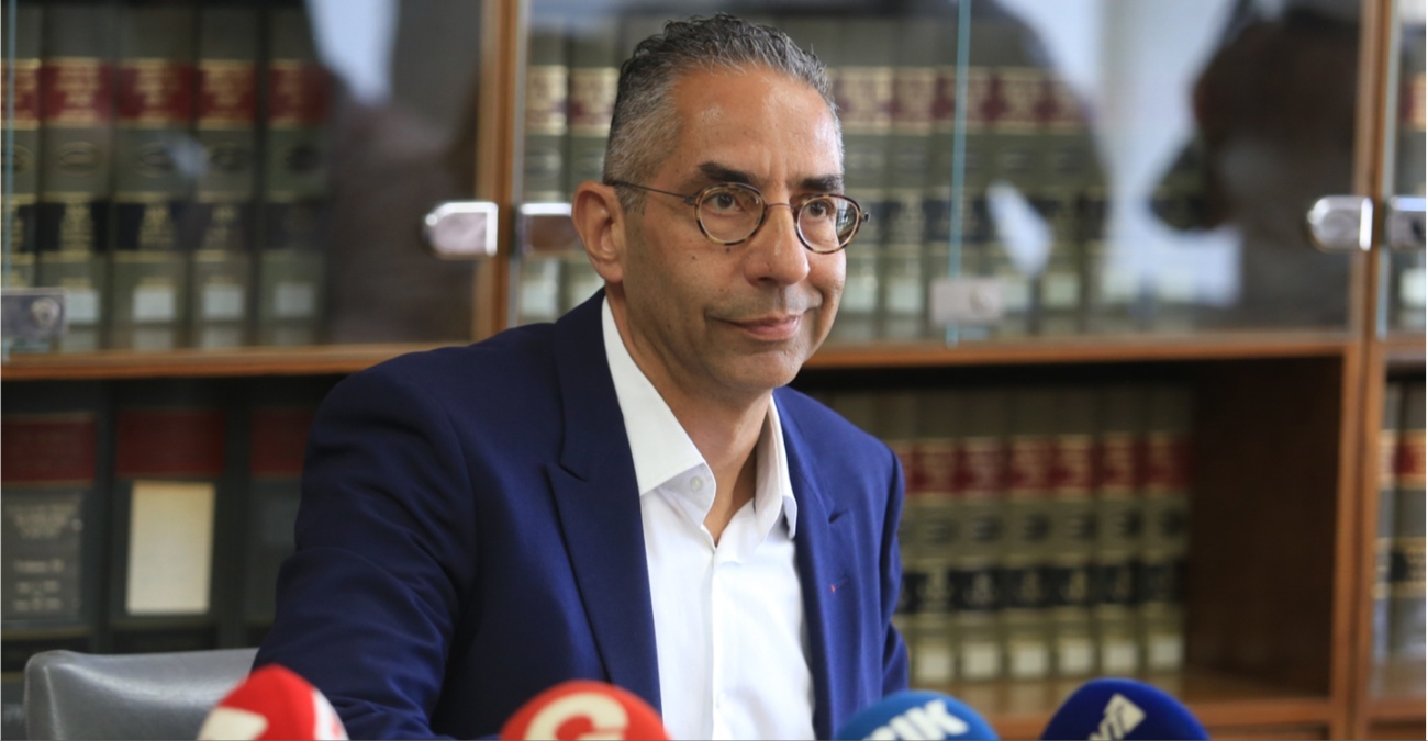 Κατασκοπευτικό βαν, χρυσά διαβατήρια και «Πόθεν Έσχες»