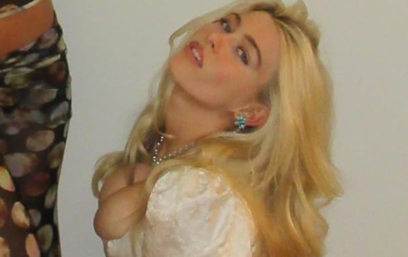 Με ασφυκτικό κορσέ η 21χρονη κόρη της Κλόντια Σίφερ