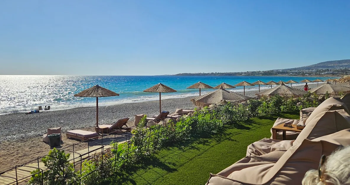Ένα ολοκαίνουριο beach bar έκανε την εμφάνισή του στο νησί μας - Συγκλονίζει η θέα του - Δείτε εικόνες