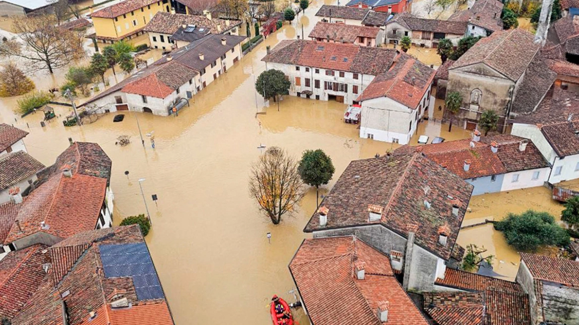 Δύο αγνοούμενοι μετά από κακοκαιρία στη βόρεια Ιταλία – Πλημμύρισαν δρόμοι, κλείνουν σχολεία