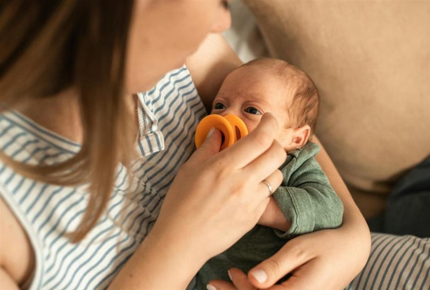 Συναγερμός στην Ευρώπη: Επικίνδυνες ουσίες σε βρεφικές πιπίλες