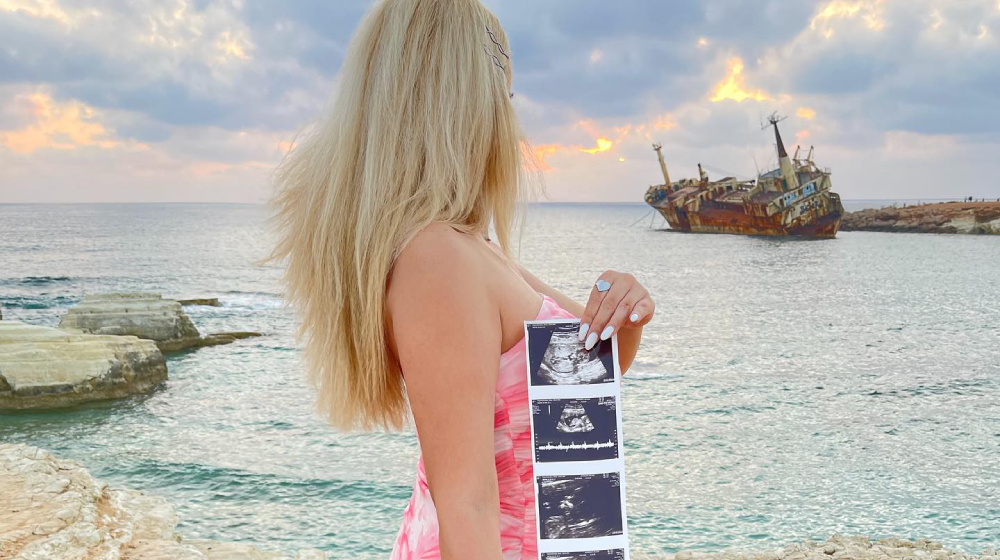 Baby boom &sigma;&tau;&eta;&nu; &kappa;&upsilon;&pi;&rho;&iota;&alpha;&kappa;ή showbiz - &Pi;&rho;ώ&eta;&nu; &pi;&alpha;ί&kappa;&tau;&rho;&iota;&alpha; reality &alpha;&pi;&omicron;&kappa;ά&lambda;&upsilon;&psi;&epsilon; &tau;&eta;&nu; &epsilon;&gamma;&kappa;&upsilon;&mu;&omicron;&sigma;ύ&nu;&eta; &tau;&eta;&sigmaf;
