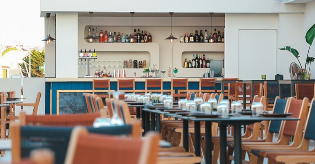 Η πιο εντυπωσιακή ταράτσα του Πρωταρά επέστρεψε: Premium κρέας και θέα που κόβει την ανάσα