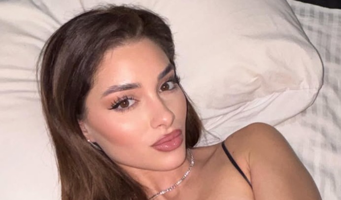 Έ&lambda;&epsilon;&nu;&alpha; &Lambda;&upsilon;&sigma;ά&nu;&delta;&rho;&omicron;&upsilon;: Έ&kappa;&alpha;&nu;&epsilon; &alpha;&upsilon;&xi;&eta;&tau;&iota;&kappa;ή &sigma;&tau;ή&theta;&omicron;&upsilon;&sigmaf; &kappa;&alpha;&iota; &mu;&alpha;&sigmaf; έ&delta;&epsilon;&iota;&xi;&epsilon; &epsilon;&nu;&theta;&omicron;&upsilon;&sigma;&iota;&alpha;&sigma;&mu;έ&nu;&eta; &tau;&omicron; &alpha;&pi;&omicron;&tau;έ&lambda;&epsilon;&sigma;&mu;&alpha; -&Delta;&epsilon;ί&tau;&epsilon; &phi;&omega;&tau;&omicron;&gamma;&rho;&alpha;&phi;ί&alpha;