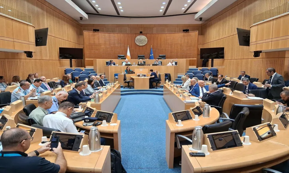 Έ&tau;&sigma;&iota; &theta;&alpha; &epsilon;&kappa;&lambda;&epsilon;&gamma;&epsilon;ί &omicron; &nu;έ&omicron;&sigmaf; &Pi;&rho;ό&epsilon;&delta;&rho;&omicron;&sigmaf; &tau;&eta;&sigmaf; &Beta;&omicron;&upsilon;&lambda;ή&sigmaf; - Ό&lambda;&alpha; ό&sigma;&alpha; &pi;&rho;έ&pi;&epsilon;&iota; &nu;&alpha; &gamma;&nu;&omega;&rho;ί&zeta;&epsilon;&tau;&epsilon;
